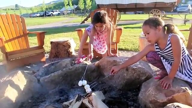 GLAMPING Surprise Toys Hunt Challenge Family Fun Toys for Kids Finding Dory Splashlings-uHytIfUHLx8