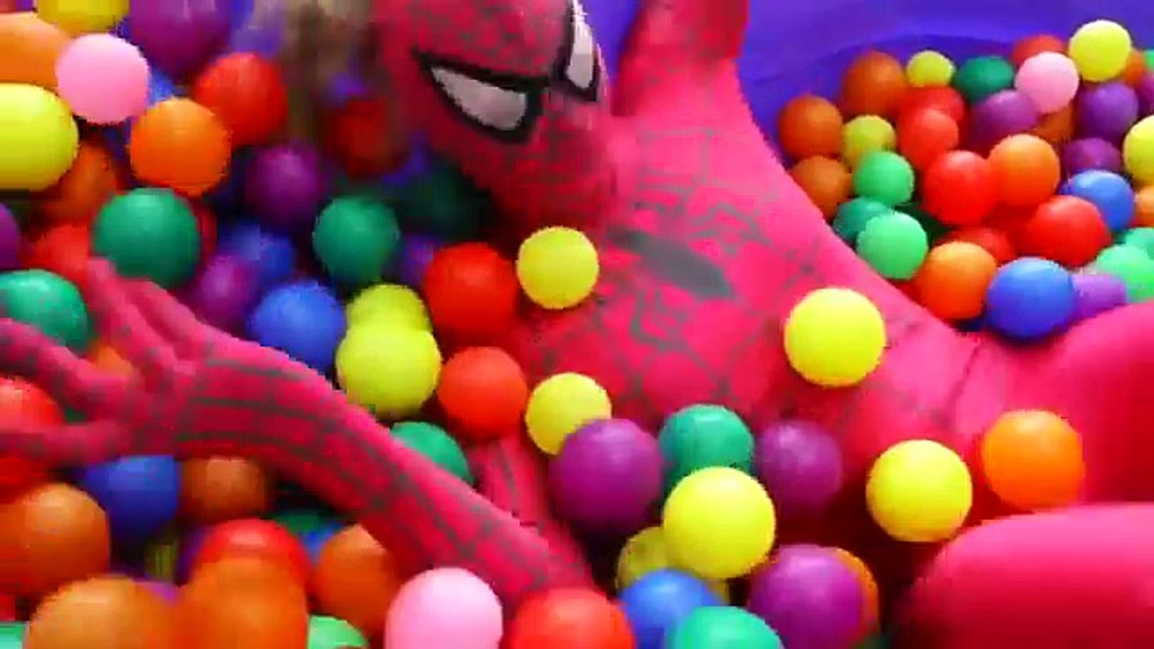 Spiderman Vampire- Frozen Elsa witch- Joker Pirates Halloween Family Fun Superheroe movie