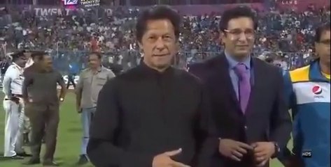 Indian Crowd Happy to see PTI Chairman Imran Khan in Ground - Pakistan Vs India