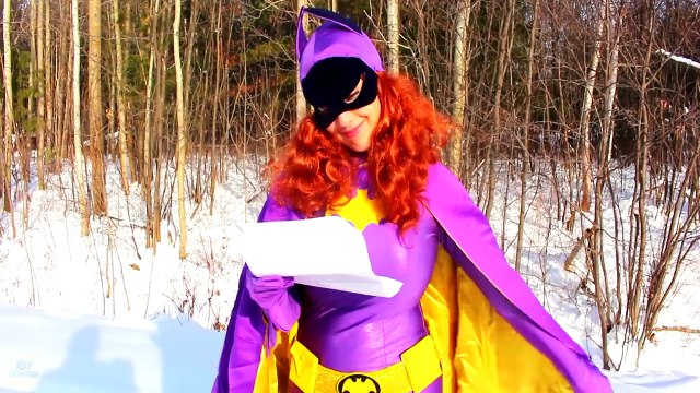 Batman Kisses Batgirl! w/ Spiderman, Frozen Elsa & Anna, Catwoman, Pink Spidergirl & Maleficent :)