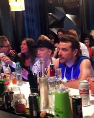 Concentradísimo! Así mira Pedro a Ángela Torres