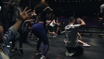 Mannequin Challenge par Britney Spears et ses danseurs en répétition de tournée