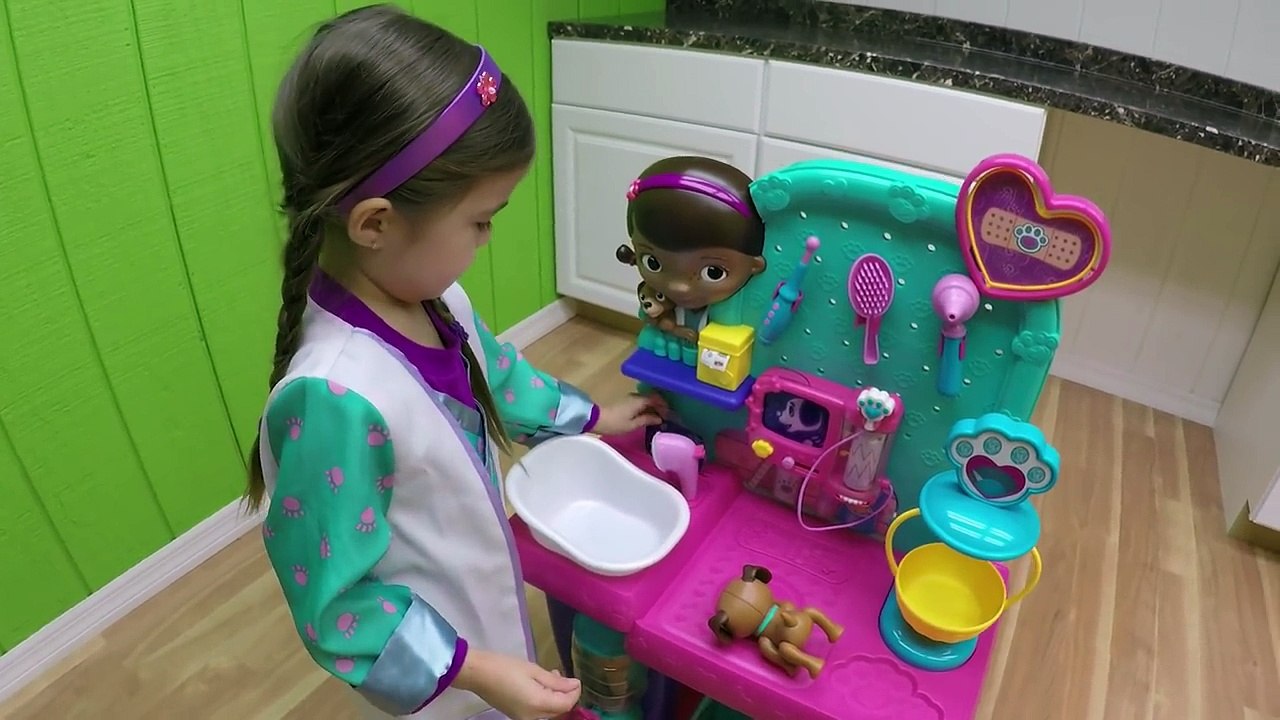 NEW DOC MCSTUFFINS PET VET CHECKUP CENTER Toy Puppy Findo Playing Doctor Vet Opening Toys Disney Jr