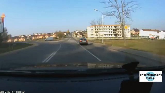 Ауди 100 вылетел на встречку на Порше