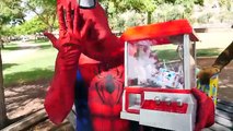 Elsa & Anna vs Maleficent perde os dentes w máquina de doces Spiderman filme divertido super-herói