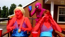 Frozen Elsa & Annas SUNBURN! w/ Spiderman Pink Spidergirl Maleficent Hulk! Funny Superhero Video :)