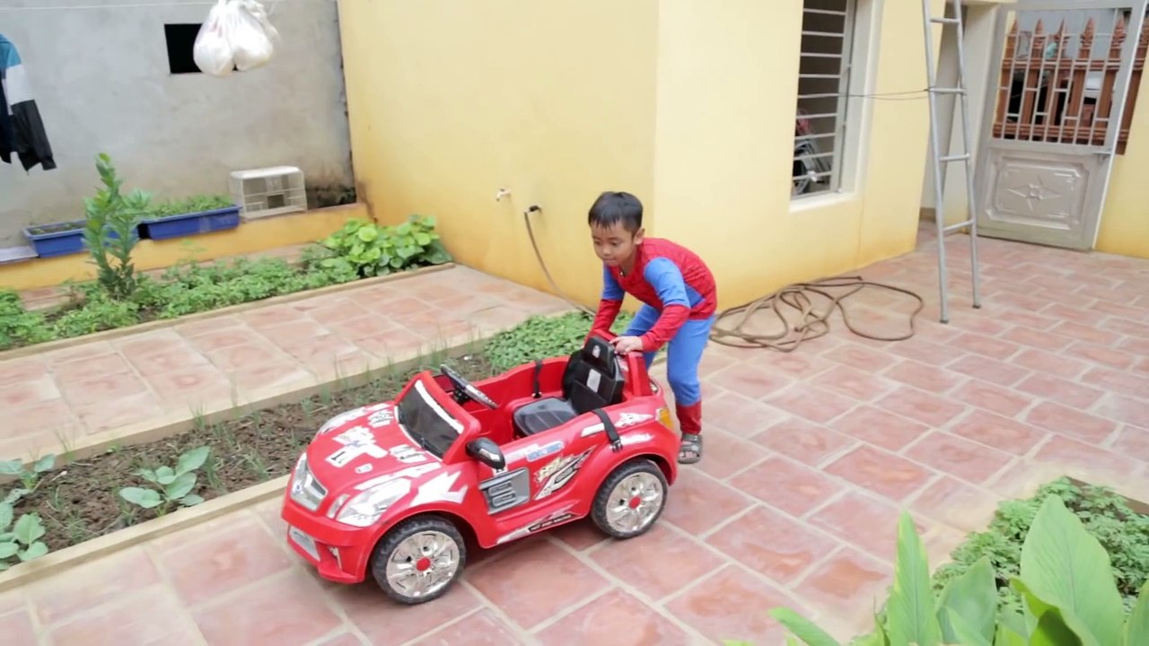 Frozen Elsa vs Spiderman! Two Spidermans Thief Fails Toy Cars & Police Arrest! Superheroes Kids Fun