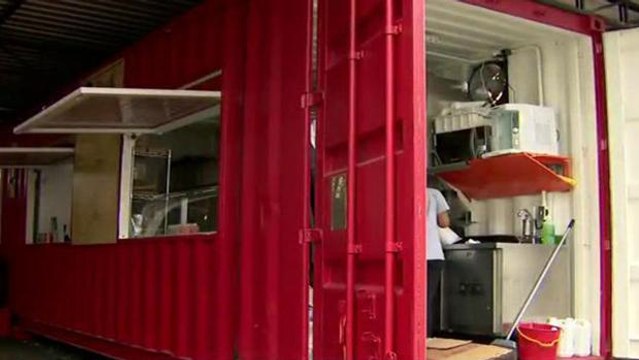Empresários estão cada vez mais transformando contêineres velhos em lojas e restaurantes