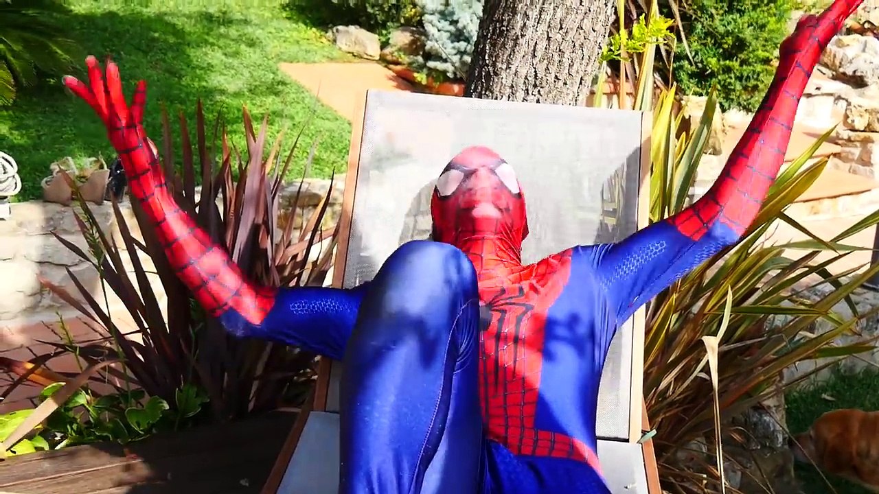 Frozen Elsa Heels! Maleficent! w/ Spiderman, Werewolf & Anna Superheroes Fun :)