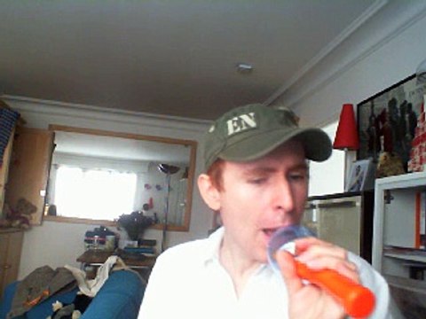 Wiwi égratigne pourquoi pas moi de Diana & Priscilla