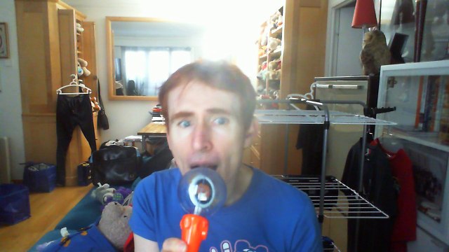 Wiwi égratigne survive de Laurent Wolf & Andrew Roachford