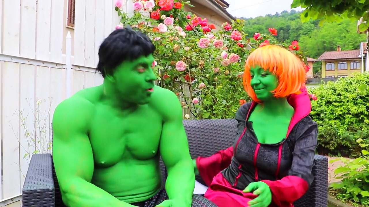 Hulk Kissing Lady Hulk! Love Letter Prank w/ Spiderman, Joker & Venom! Superhero fun :)