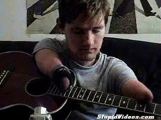 Armless man plays guitar and other Videos on StupidVideos.com