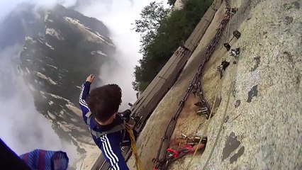 Tải video: Tu as le vertige, oublie ce chemin de montagne