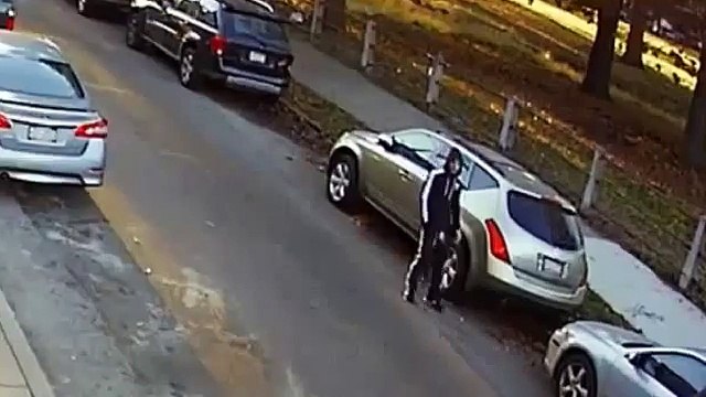 Schutter Vergeet Pistool Op Plaats Delict En Komt Héél Snel Terug