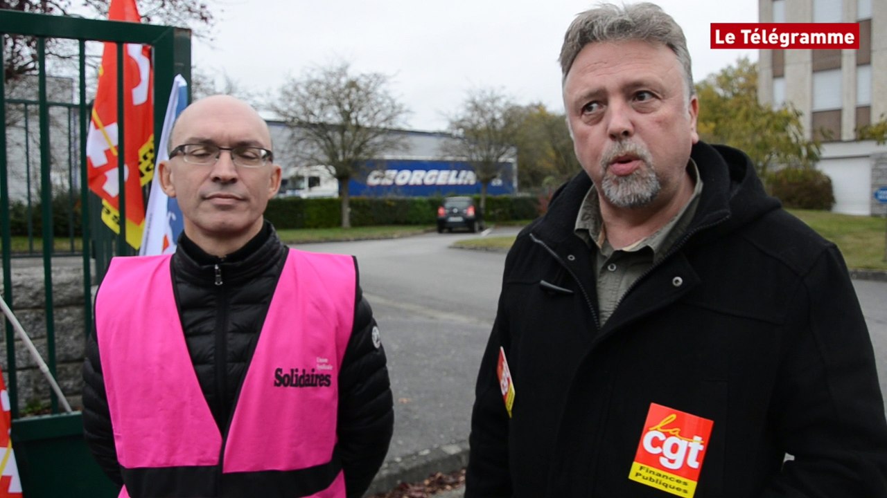 Pontivy. 30 agents rassemblés devant le centre des finances publiques