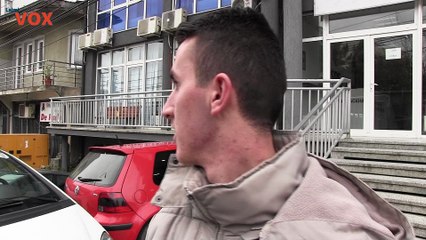 LajmiVOX: Qytetarët ankohen për parkimin e veturave në trotuare