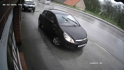 Cet automobiliste a d'oublier son frein à main