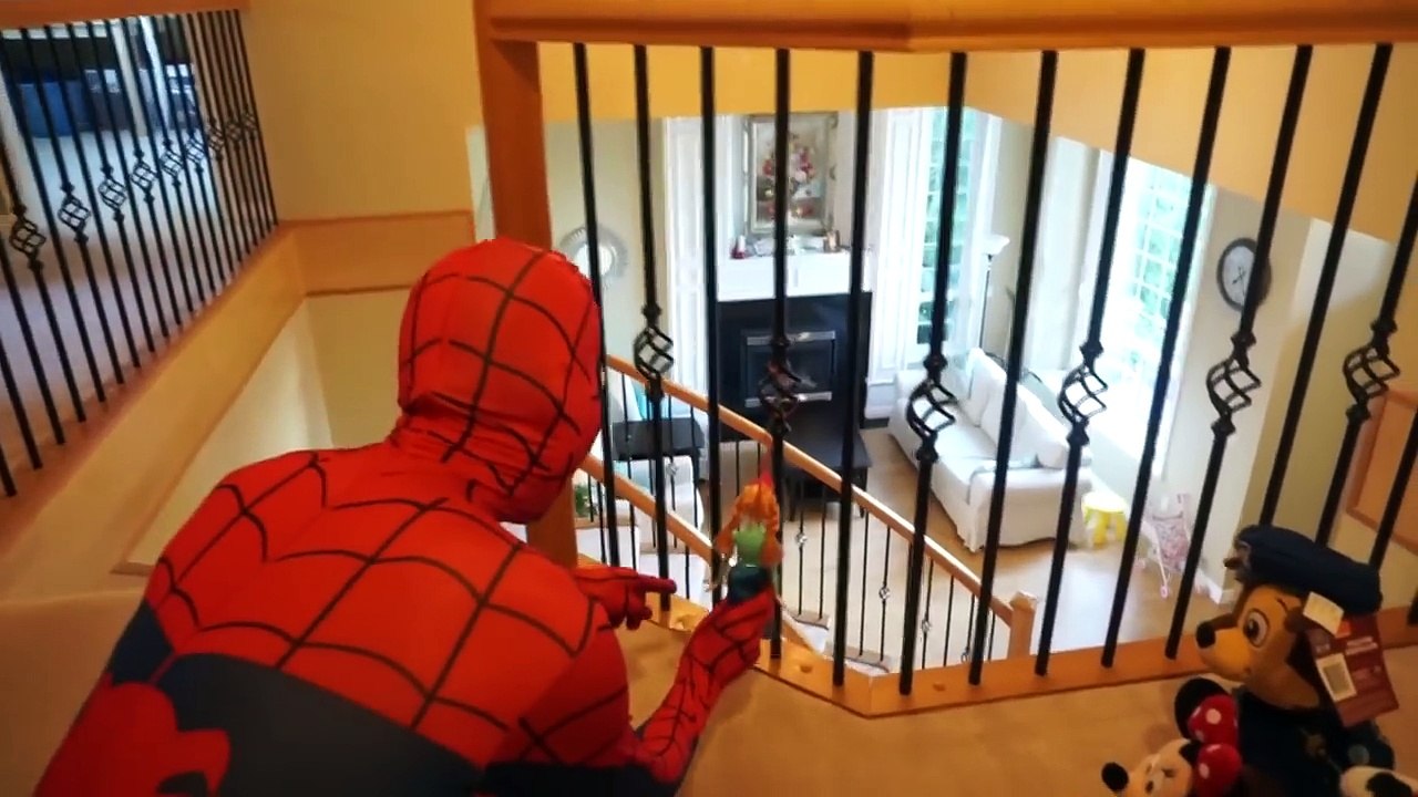 Frozen Elsa Accident Parachute Fall,Break Leg,Doctor Mcstuffins Check up Syringe Injection Spiderman