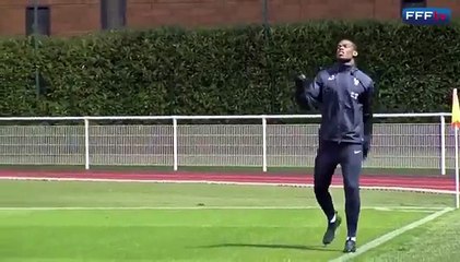 Paul Pogba does the Conor McGregor "Billionaire Strut"