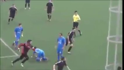 c'est plus du foot ! c'est du catch !!LOL !