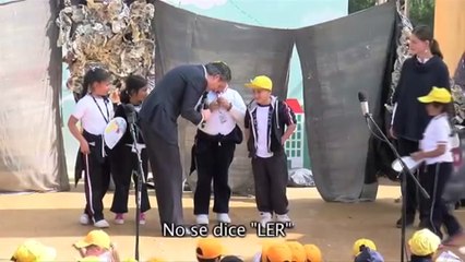 Una niiña mexicana corrige a secretario de Educación por pronunciar mal "leer"