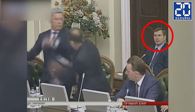 Une bagarre éclate juste devant lui ... voici sa réaction ! - Le rewind du mardi 15 novembre 2016.