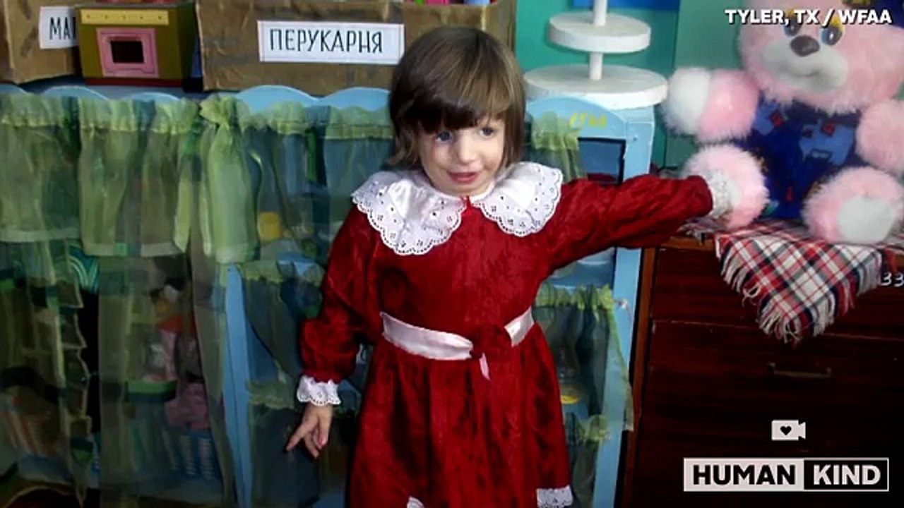 Cette petite fille est née sans visage... Ses parents ont alors adopté un autre enfant... Mais regardez pourquoi ils ont