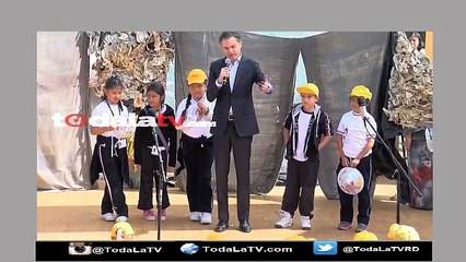 Niña corrige a secretario de Educación Mexicana por pronunciar mal "leer"-Video