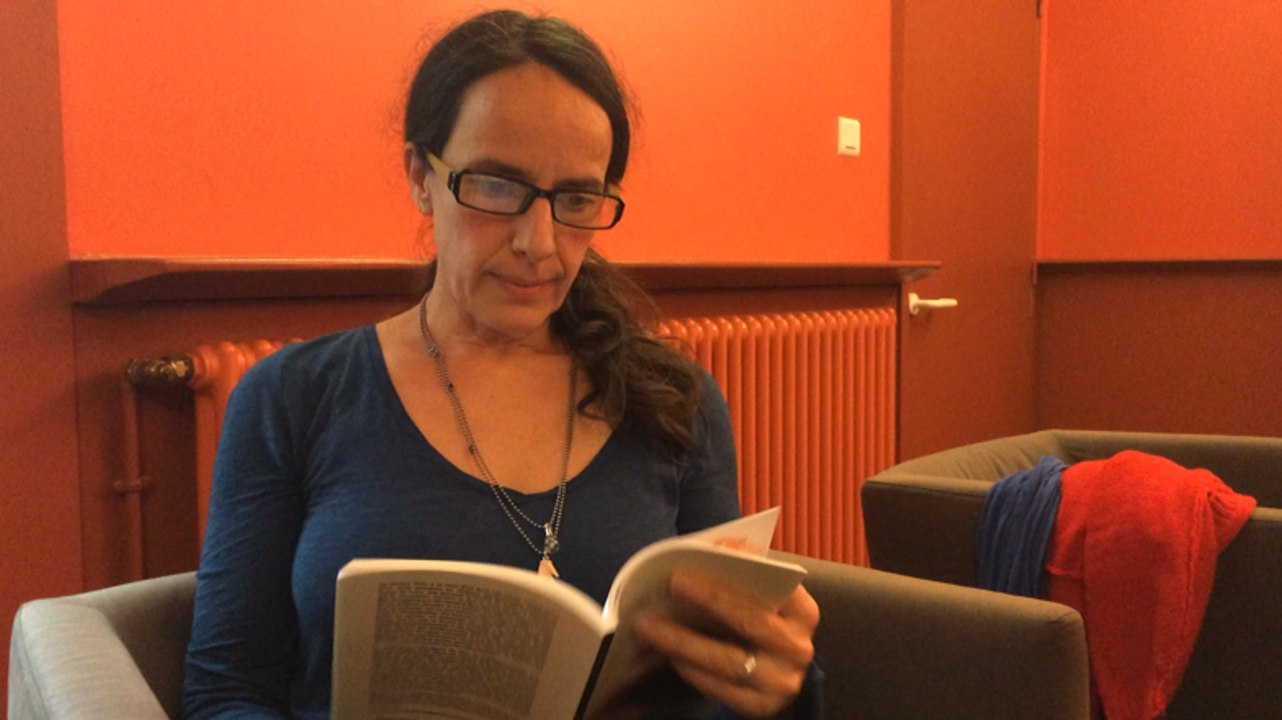 Cecile Portier lit un extrait des Longs silences