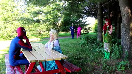 Spiderman & Frozen Elsa vs Poison Ivy! w Pink Spidergirl, Anna, Catwoman, Joker & Bubble Gum Candy