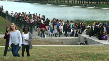 Cientos de estudiantes protestan contra Trump en Washington