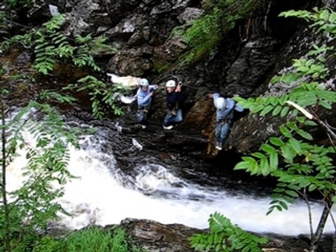 Sonia, Karine et Justine dans la rivière infernale
