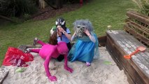Kötü Bebek Joker Derleme Spidergirl Joker Girl Bahçesi Fun Çocuk Superhero video IRL w!