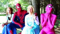 CONGELADA ELSA Y HOMBRE ARAÑA TRABALENGUAS VIDEOS HISTORIA DEL SUPERHÉROES EN LA VIDA REAL