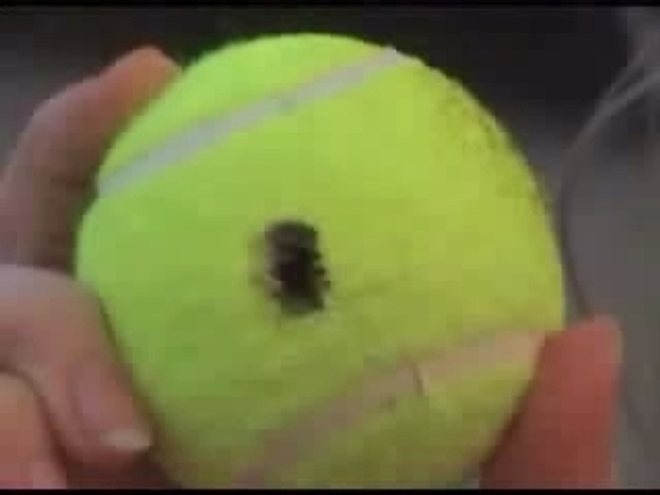 Comment ourvrir une voiture avec 1 balle de tennis