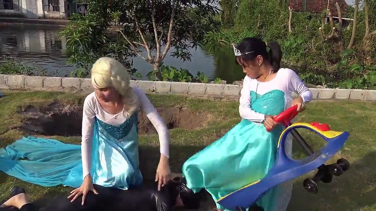 BABY Spiderman and Frozen Elsa Don't WEAR CLOTHES Black part 4