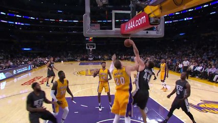 Bojan Bogdanovic lâche un dunk violent sur Timofey Mozgov