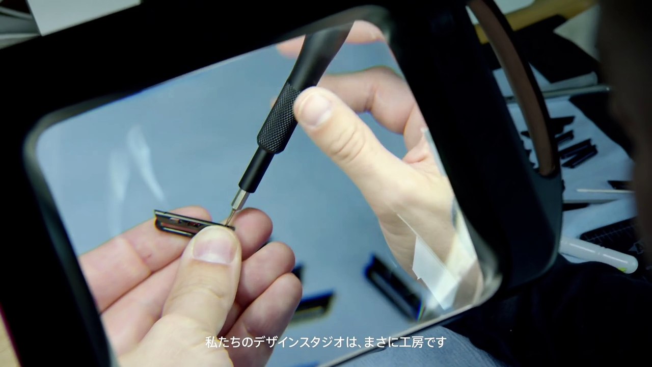 Apple sort un livre à 300€ sur ses produits !! Les batârds...