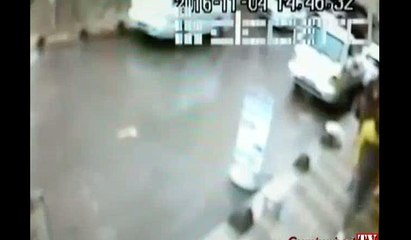 Esnaf, soygunculara çekiç ve sopayla karşı koydu