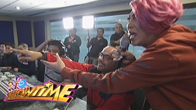 It's Showtime: Mannequin challenge with Direk Bobet