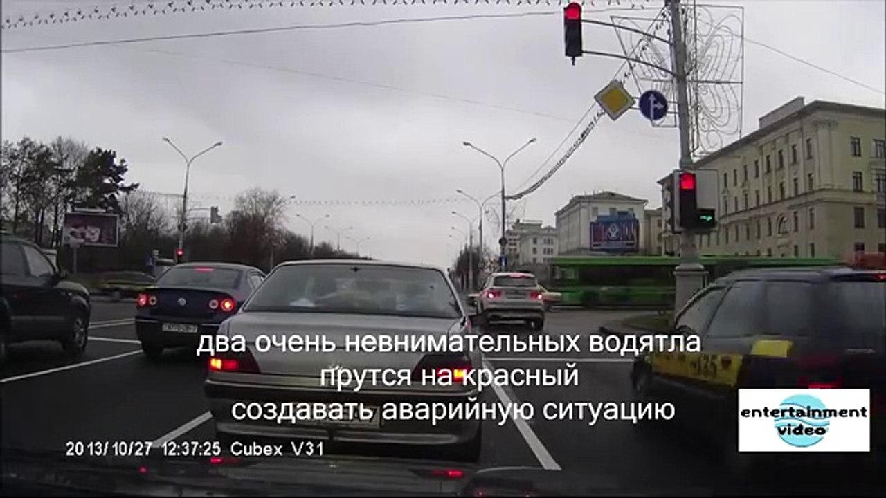 Светофор закончил обратный отсчет, машины поехали, а зеленый не загорелся