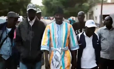 Talla Sylla marche pour aller à Touba - vidéo Dailymotion