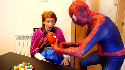 Spiderman vs Frozen Elsa Alien Kiss in Real Life! Superhero ft Princess Anna Pregnant, Spidergirl