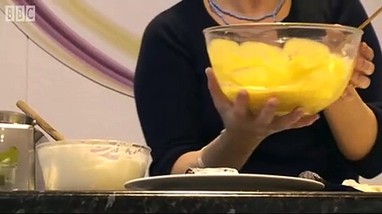 Rachel Allen 39s chocolate sauce - Good Food Live Exclusive