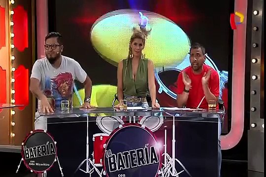 Hinchas siguen apoyando a la selección pese a derrota ante Brasil