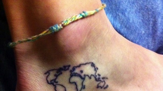 Modèles tatouage discret sur le pied