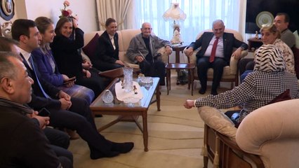 Başbakan Yıldırım vatandaşların evine konuk oldu