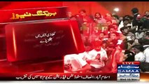 PTI Workers Started Fight As Imran Khan Speech Starts