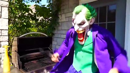 Frozen Elsa Gets RAINBOW LIPS! #2 Superheroes in Real life